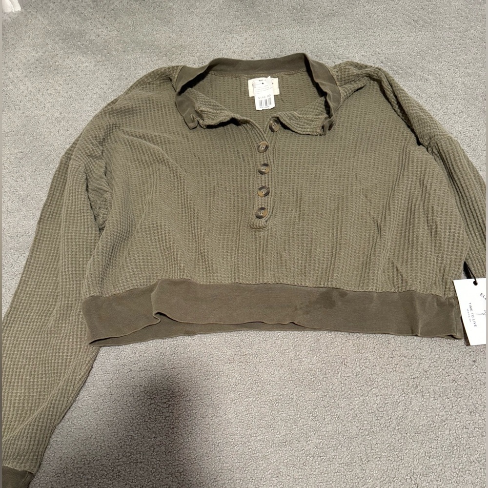 Electric and rose olive green long sleeve sweater, NWT, super cute and perfect!!